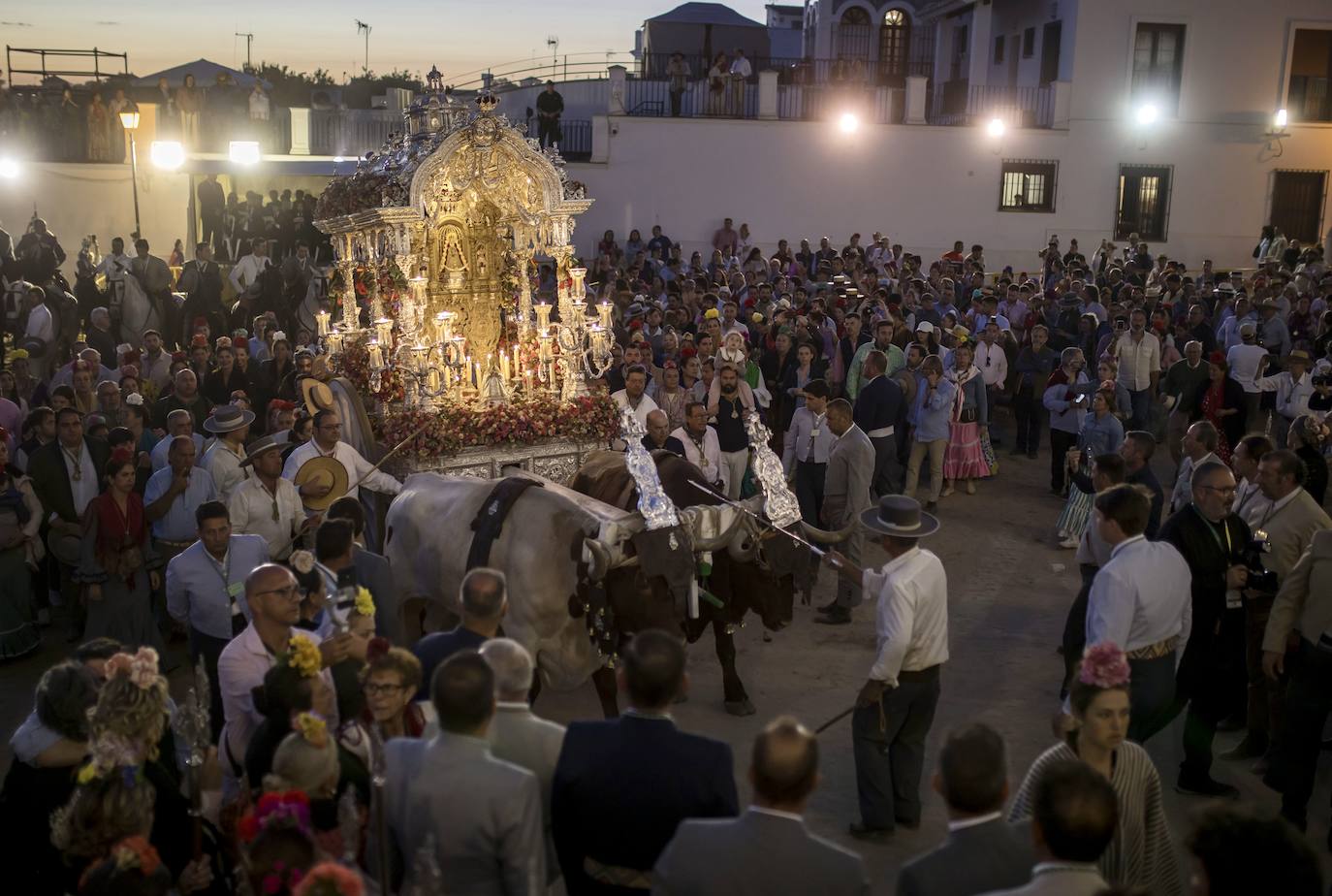 La presentación de las hermandades filiales ante la Blanca Paloma en el Rocío 2024