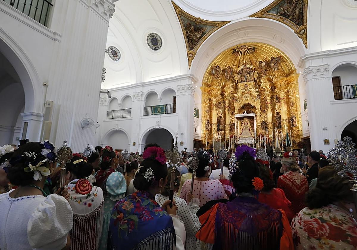 Presentaciones de las hermandades filiales ante la Matriz en el Santuario de Nuestra Señora del Rocío