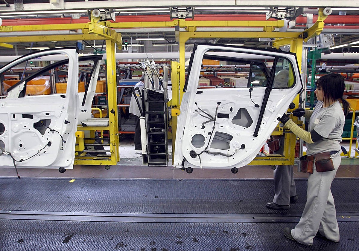 La factoría de Renault en Villamuriel de Cerrato (Palencia), tiene un alto porcentaje de mujeres en la cadena de montaje