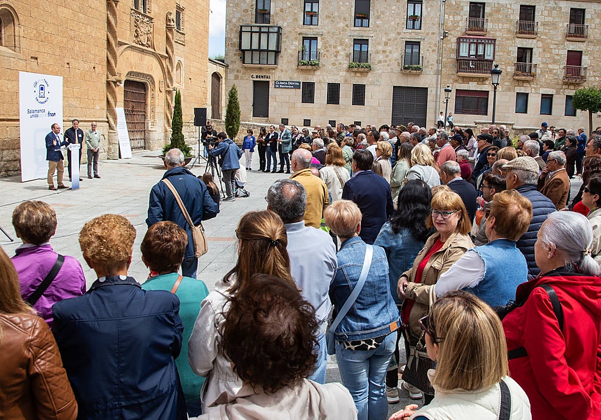 El presidente del Partido Popular de Salamanca, Carlos García Carbayo, participa junto al alcalde de Ciudad Rodrigo, Marcos Iglesias y el presidente de la Diputación de Salamanca, Javier Iglesias, en un acto en defensa de las conexiones ferroviarias