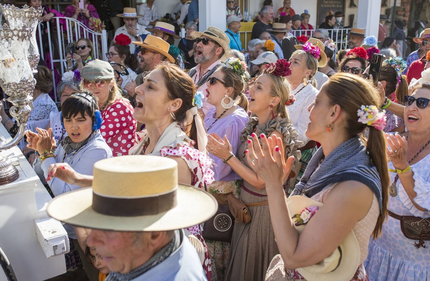 La presentación de las hermandades filiales ante la Blanca Paloma en el Rocío 2024