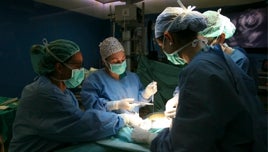 Los pacientes que esperan una operación bajan a 34.834, con una demora media de 114 días