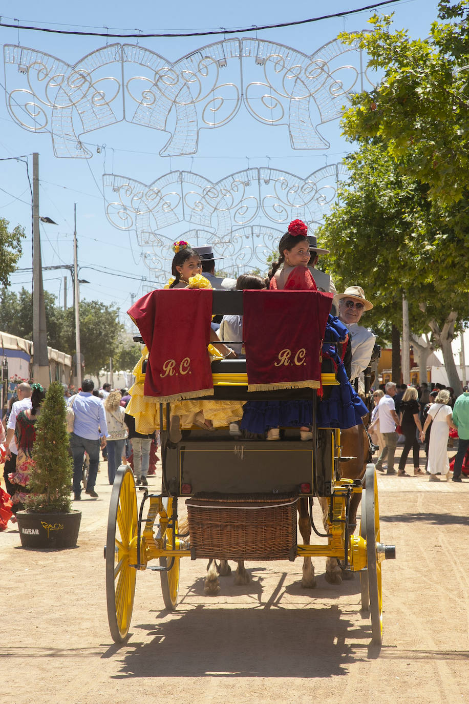 Fotos: El Arenal abarrotado en el primer sábado de la Feria de Córdoba
