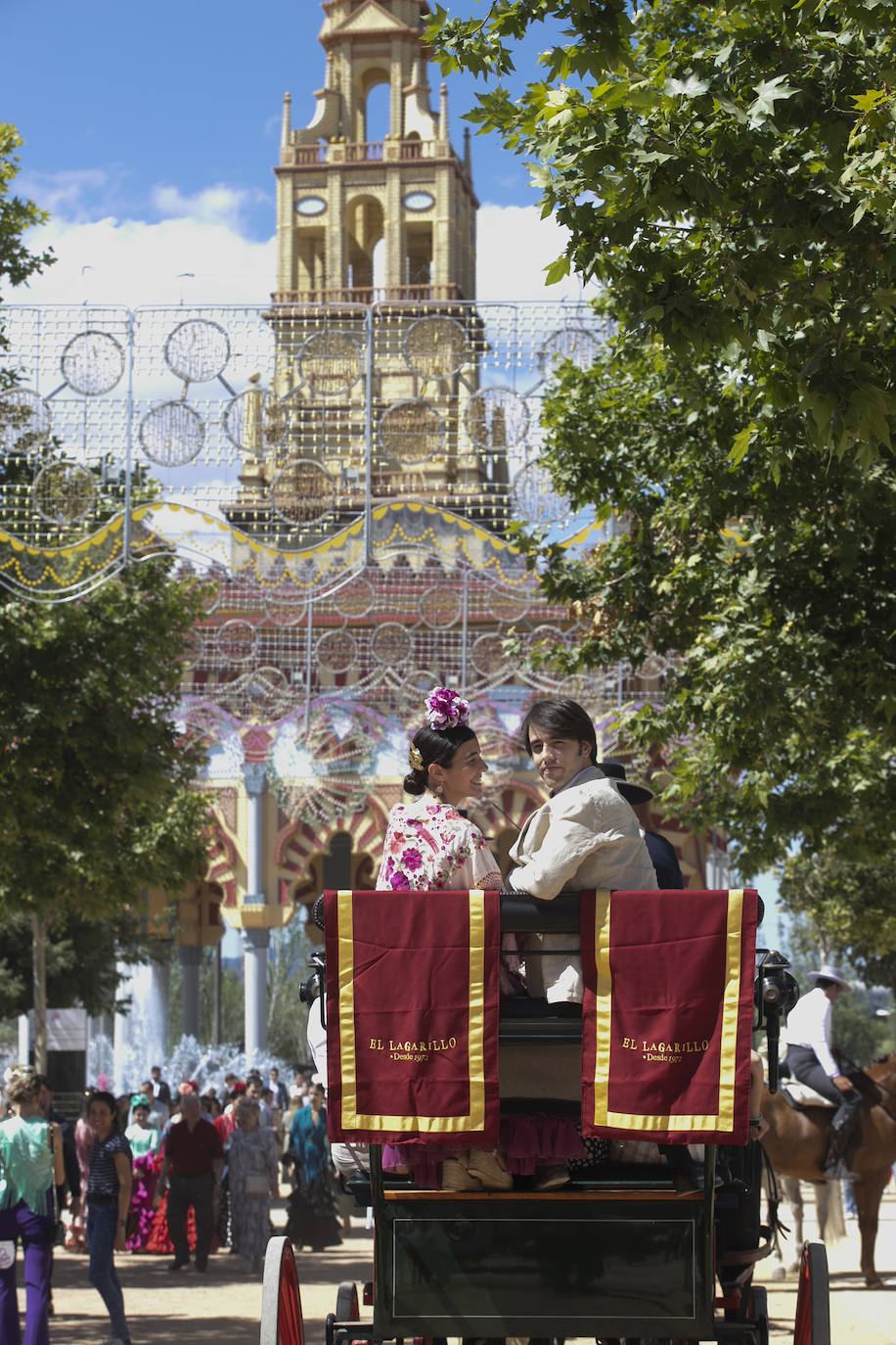 Fotos: El Arenal abarrotado en el primer sábado de la Feria de Córdoba