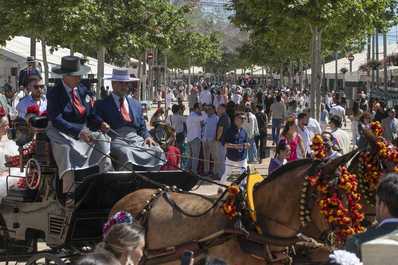 Fotos: El Arenal abarrotado en el primer sábado de la Feria de Córdoba