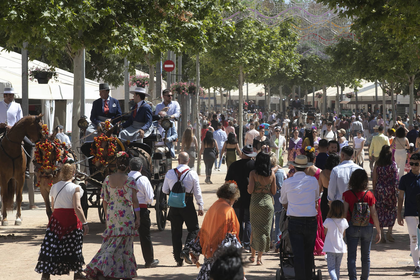 Fotos: El Arenal abarrotado en el primer sábado de la Feria de Córdoba