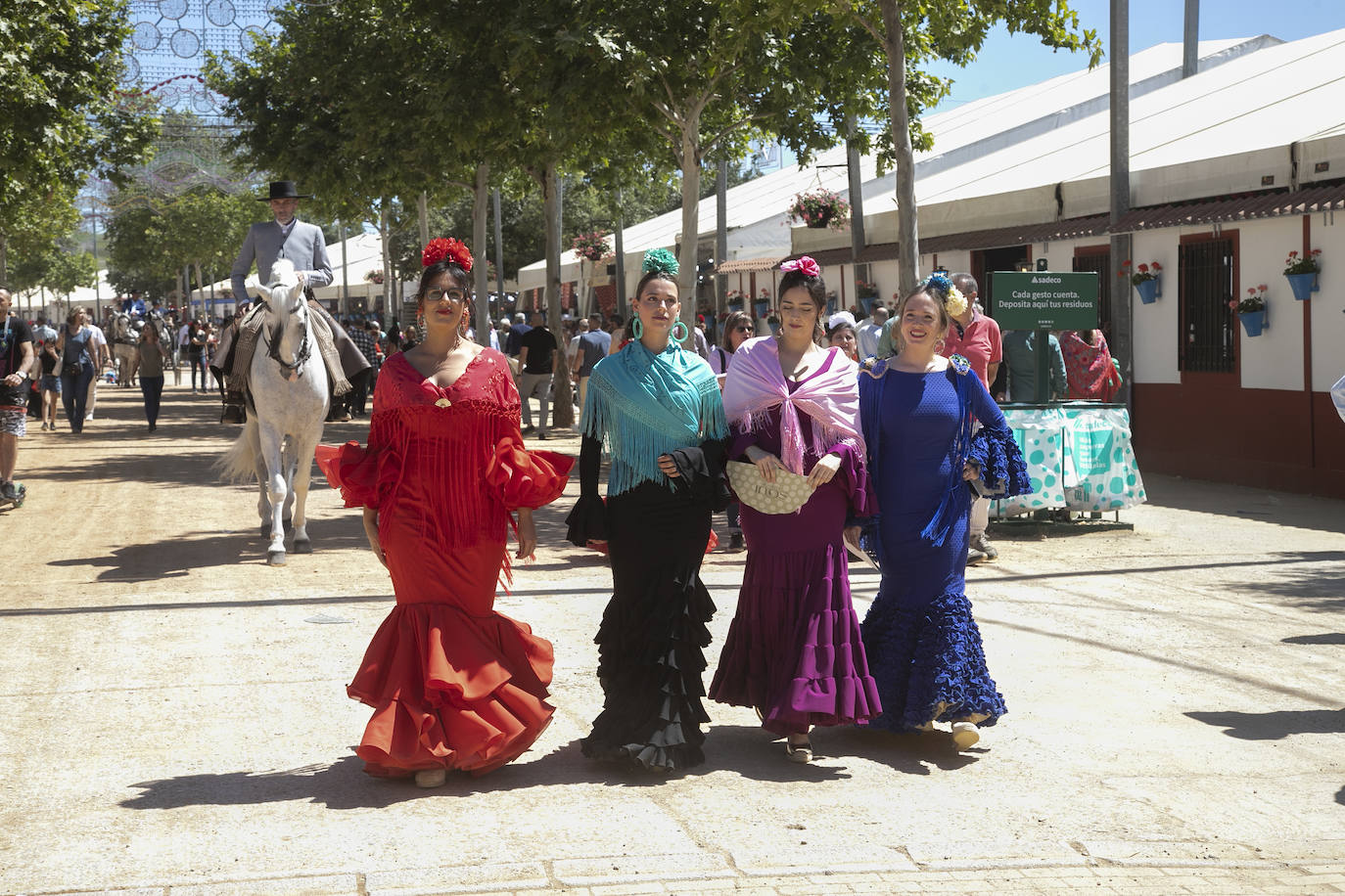 Fotos: El Arenal abarrotado en el primer sábado de la Feria de Córdoba