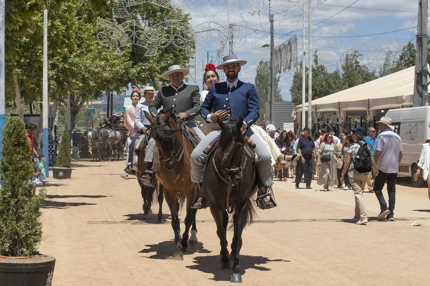 Fotos: El Arenal abarrotado en el primer sábado de la Feria de Córdoba