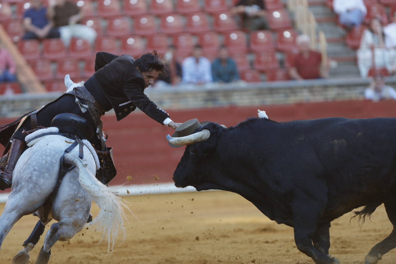Fotos: los destellos de Ventura y Román en la primera corrida de Feria de Córdoba