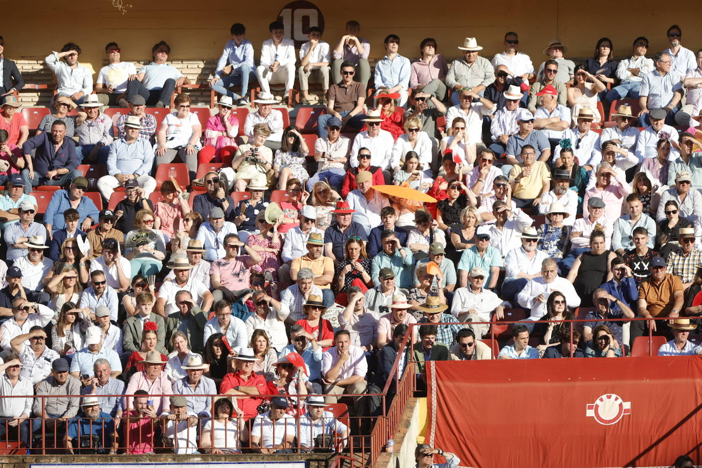 Fotos: los destellos de Ventura y Román en la primera corrida de Feria de Córdoba