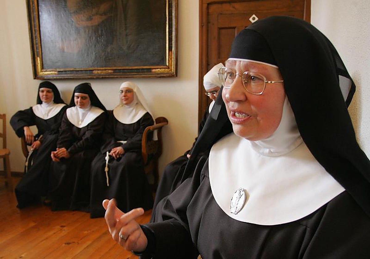 Algunas de las clarisas de Belorado en 2004