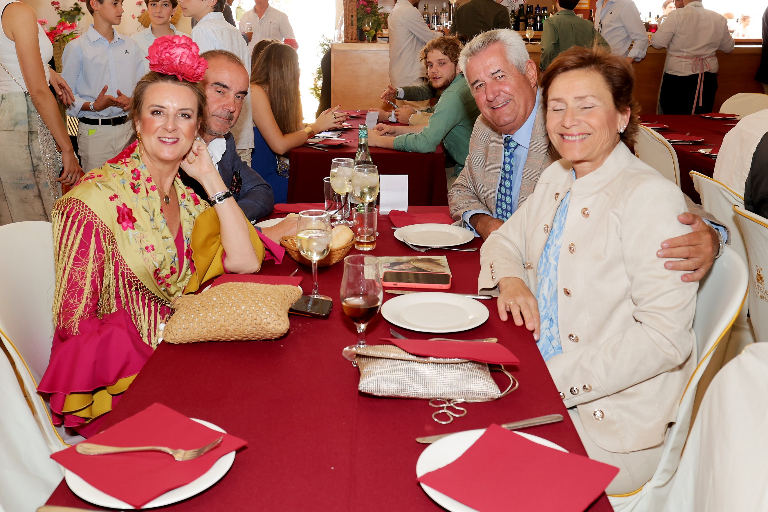 Las imágenes del ambiente en las casetas el domingo de la Feria de Córdoba (I)