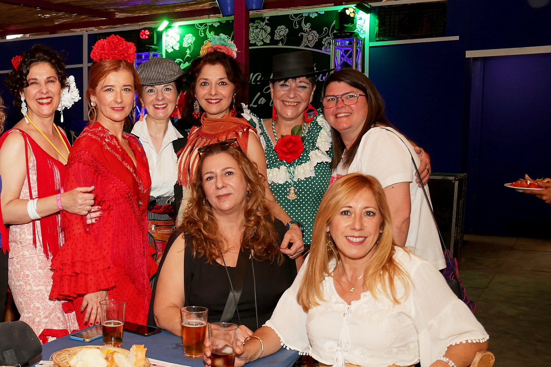 Las imágenes del ambiente en las casetas el domingo de la Feria de Córdoba (I)