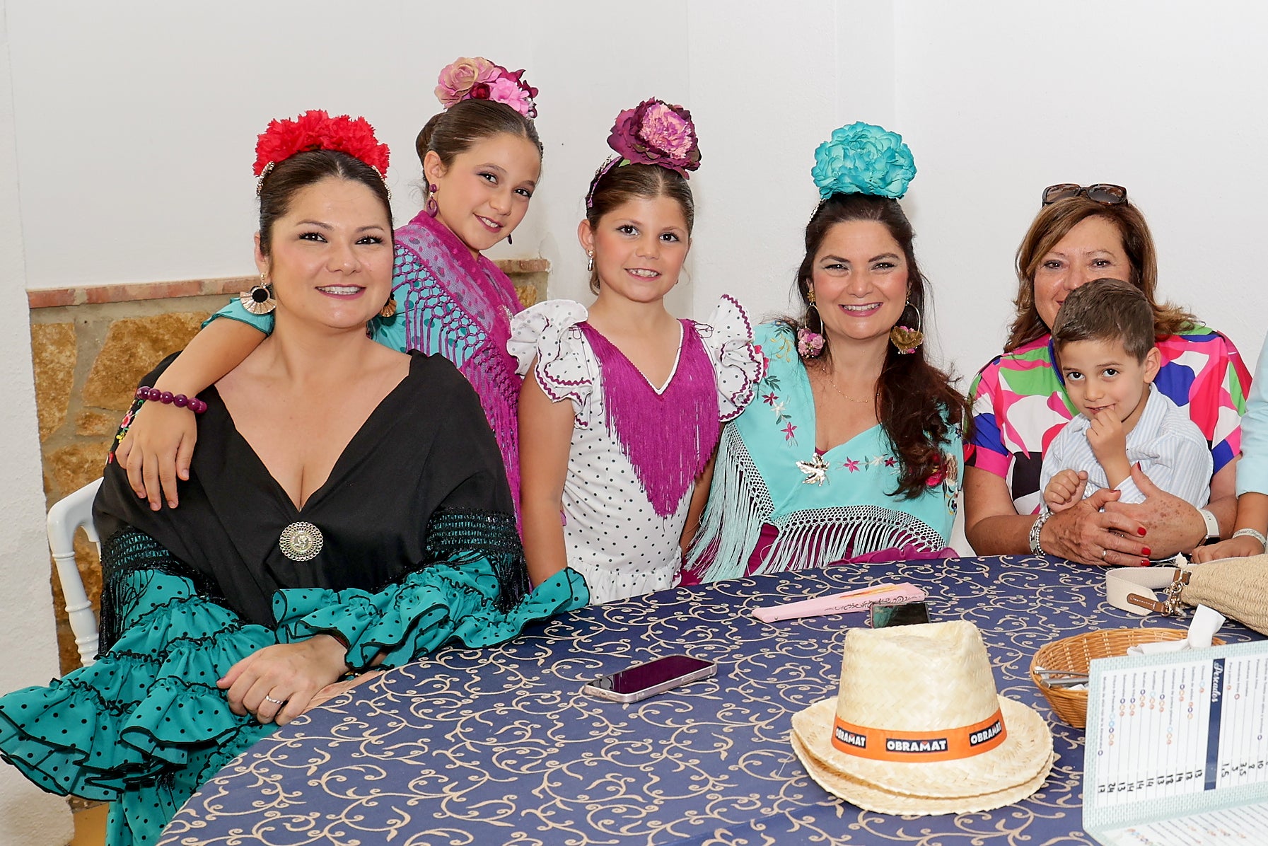 Las imágenes del ambiente en las casetas el domingo de la Feria de Córdoba (I)