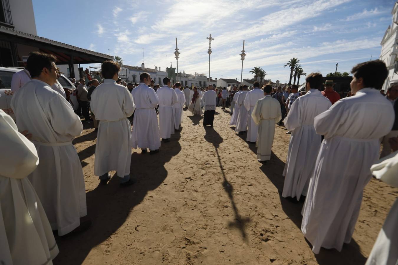 Misa pontifical durante la romería del Rocío de 2024