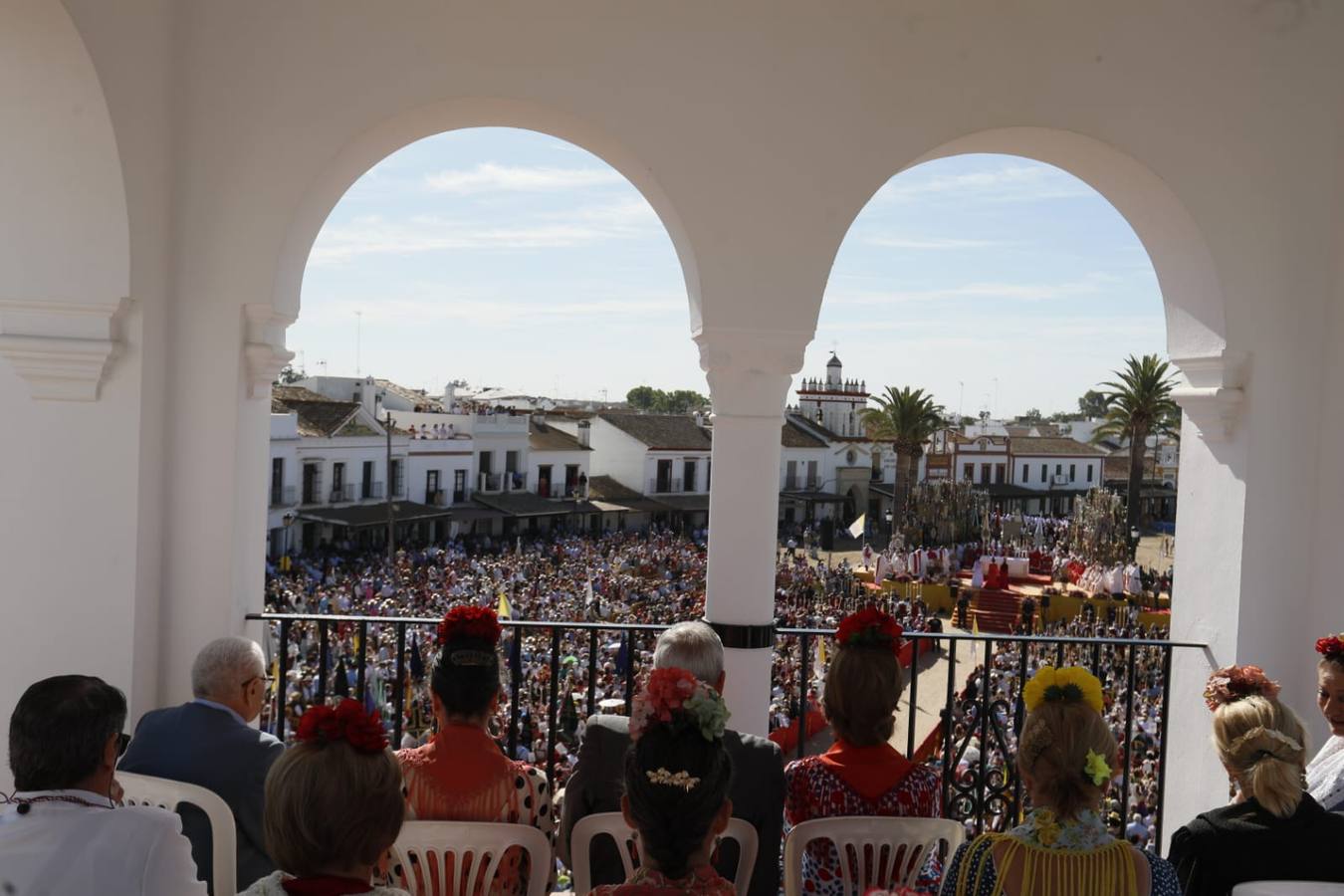 Misa pontifical durante la romería del Rocío de 2024