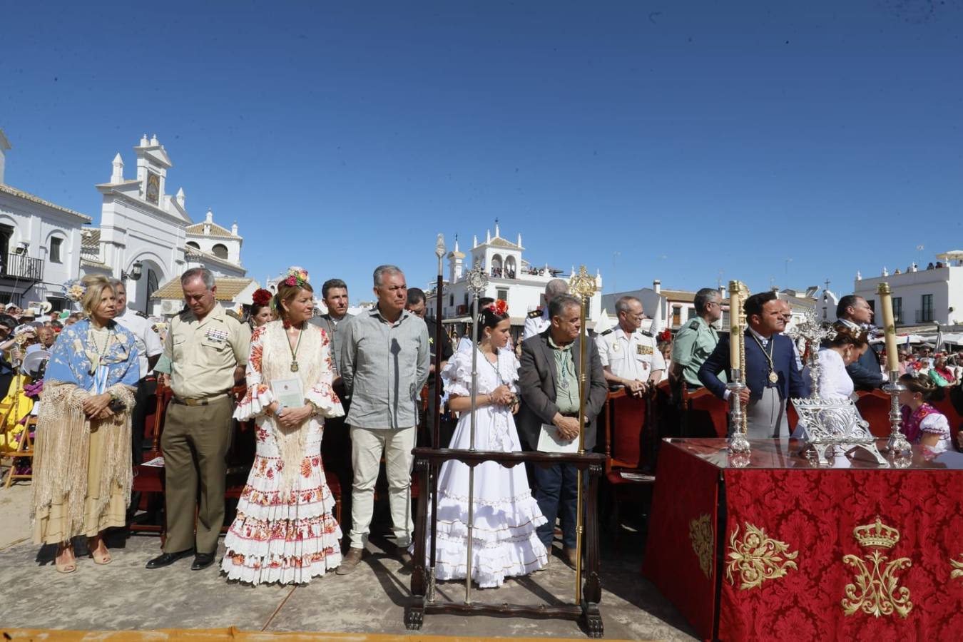 Misa pontifical durante la romería del Rocío de 2024