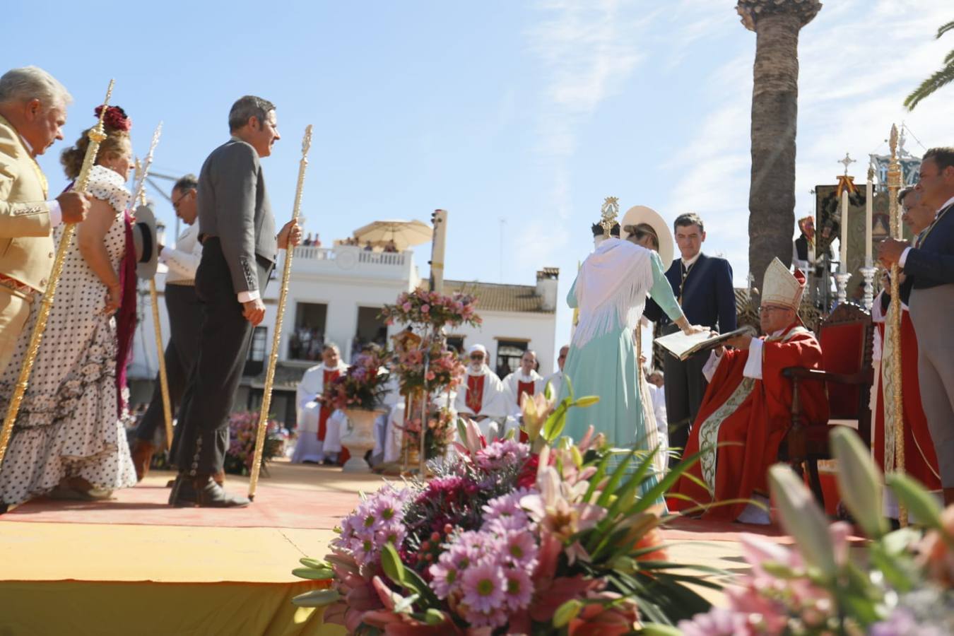 Misa pontifical durante la romería del Rocío de 2024