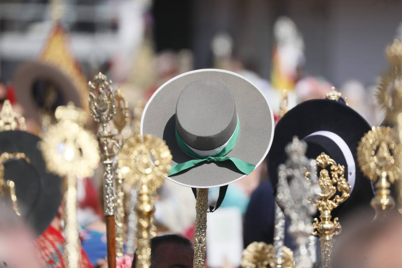 Misa pontifical durante la romería del Rocío de 2024