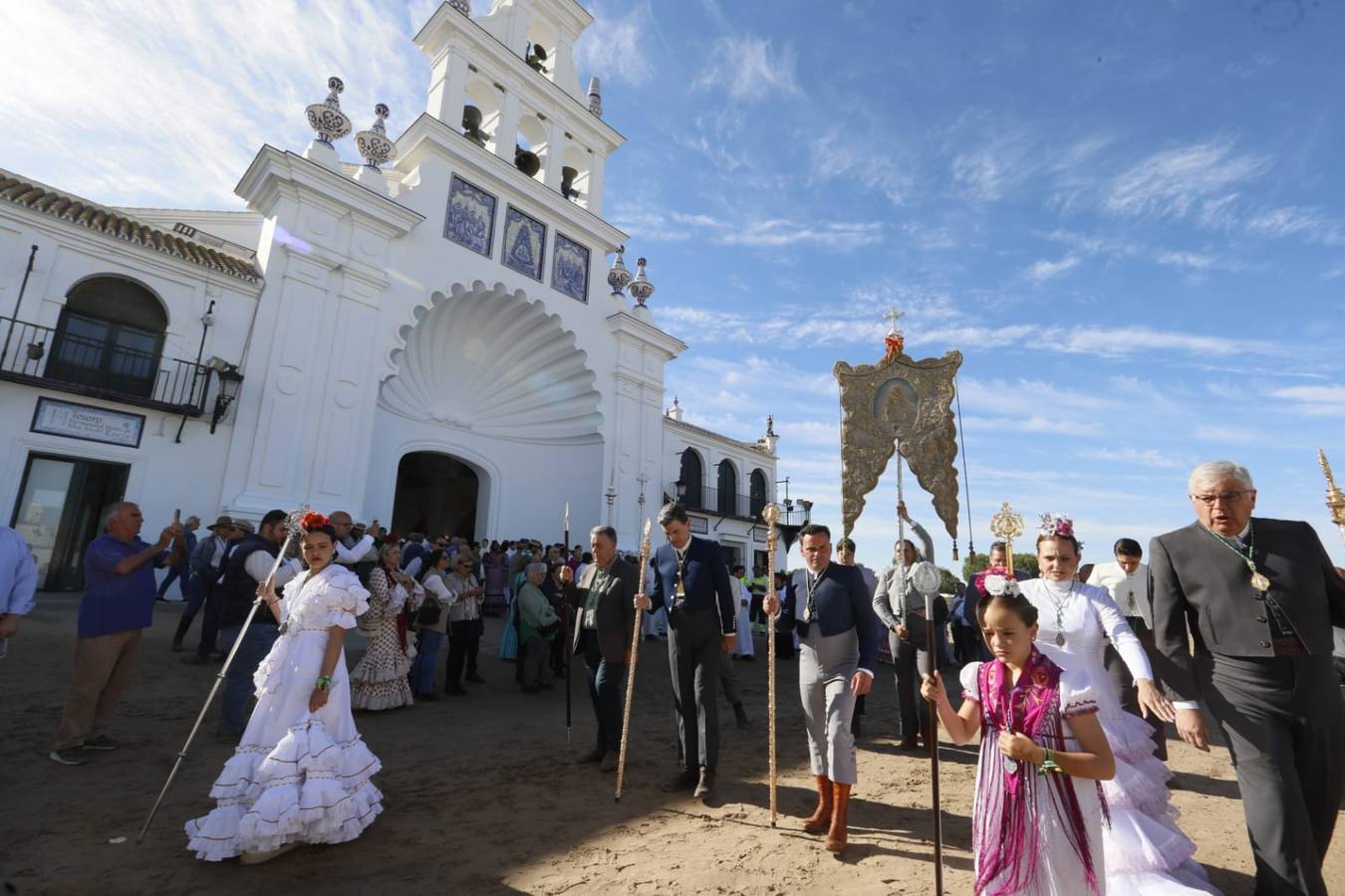 Misa pontifical durante la romería del Rocío de 2024