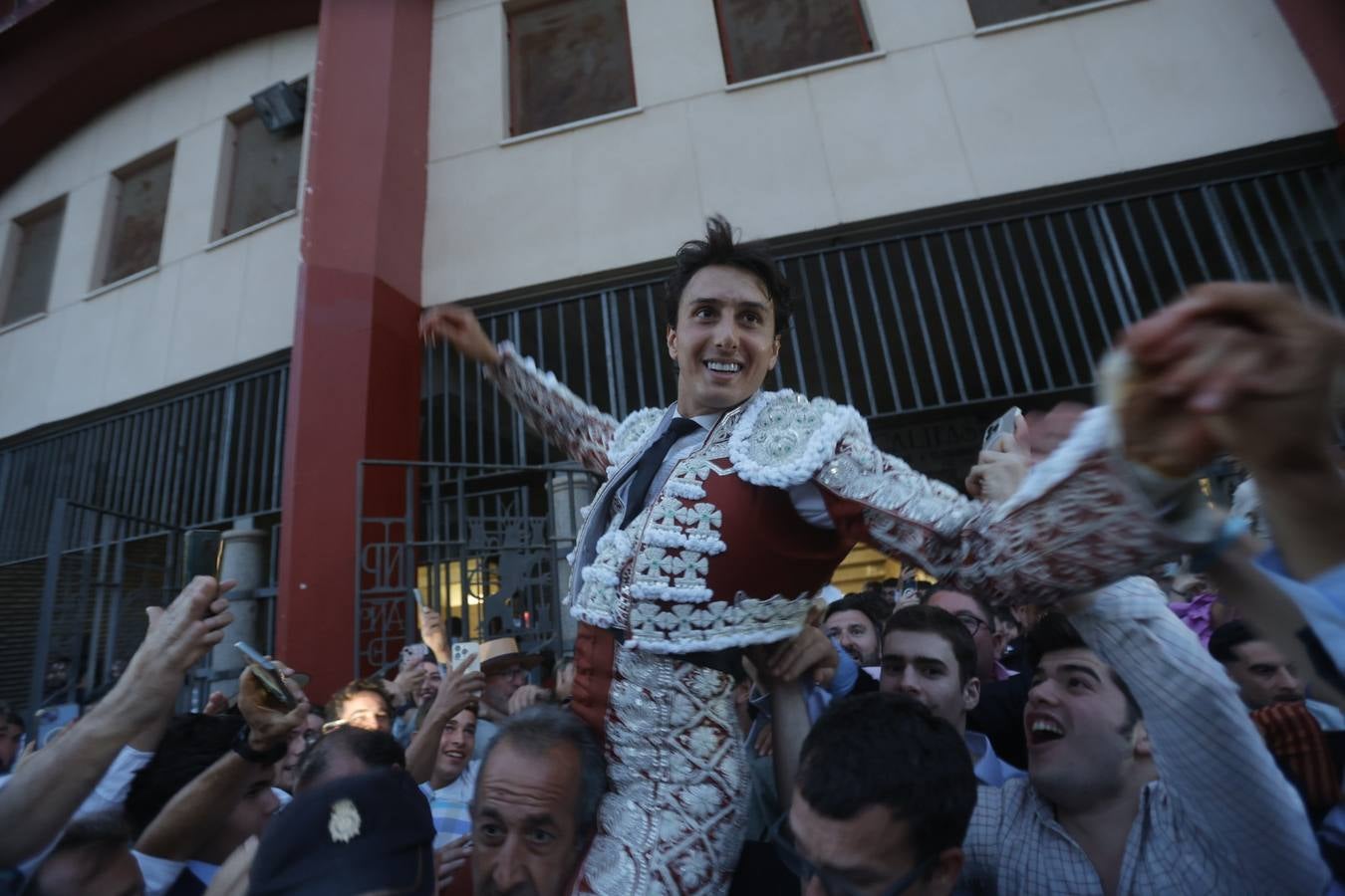 Fotos: el rotundo triunfo de Roca Rey en la última corrida de la Feria de Córdoba