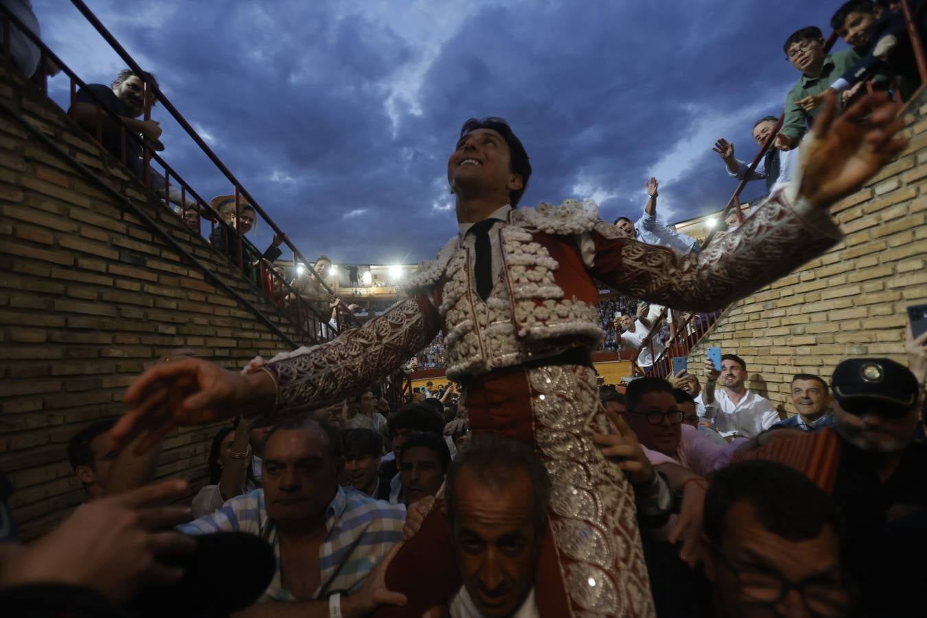 Fotos: el rotundo triunfo de Roca Rey en la última corrida de la Feria de Córdoba