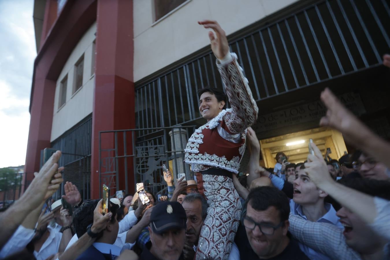 Fotos: el rotundo triunfo de Roca Rey en la última corrida de la Feria de Córdoba