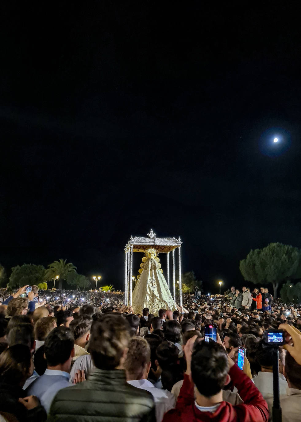 La procesión de la Virgen del Rocío 2024, en imágenes