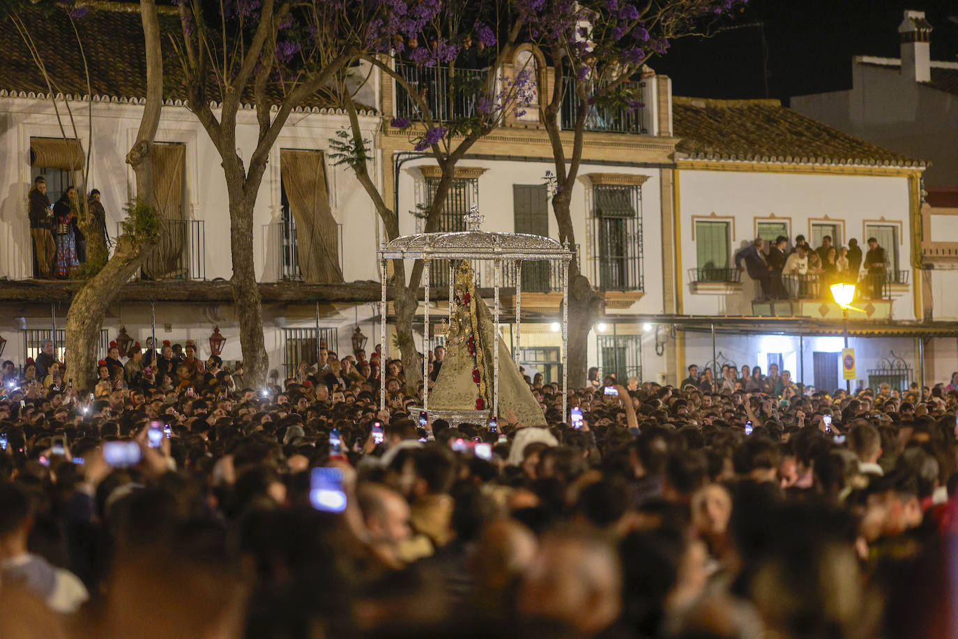 La procesión de la Virgen del Rocío 2024, en imágenes