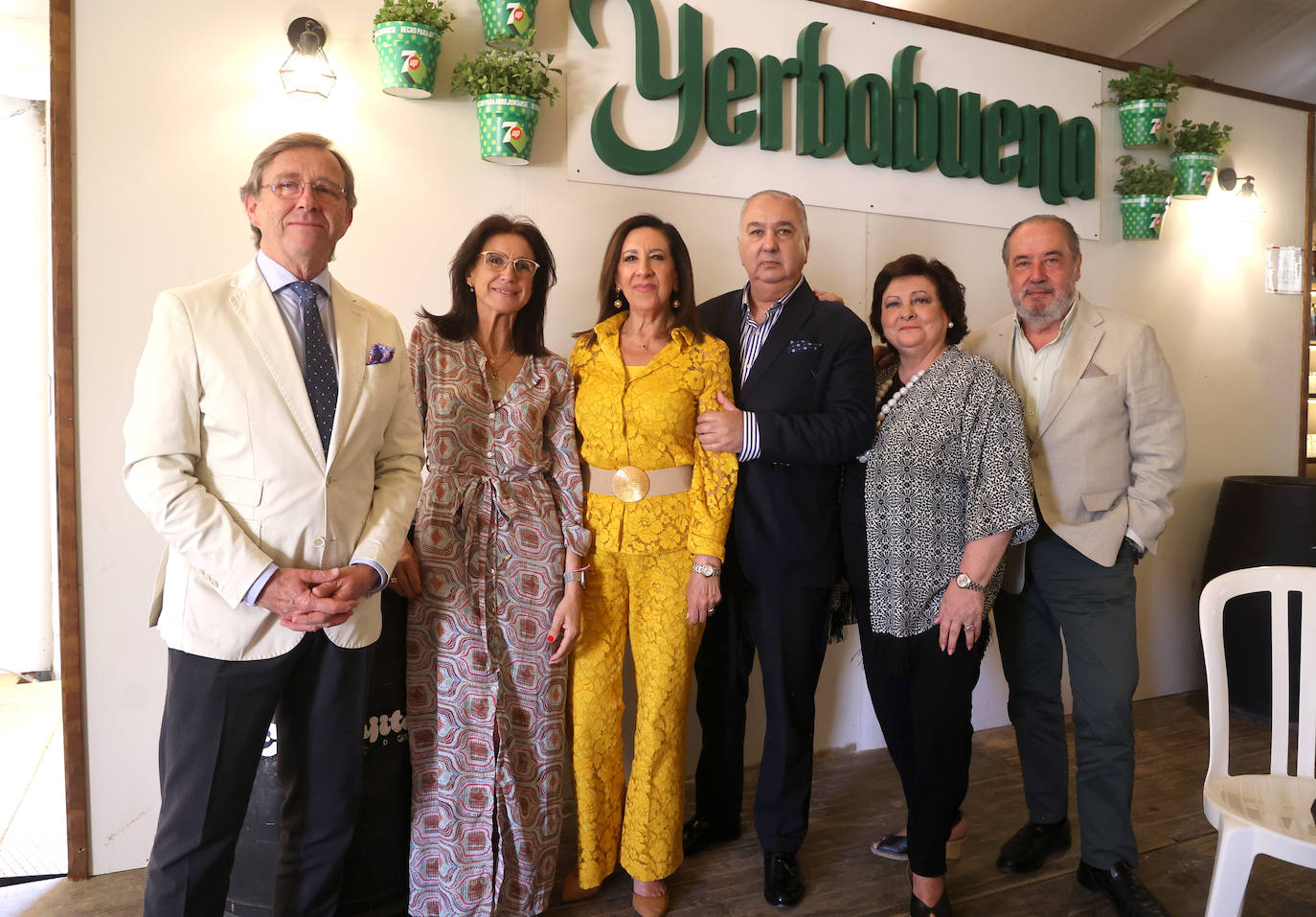 Las imágenes del ambiente en las casetas este lunes en la Feria de Córdoba (I)