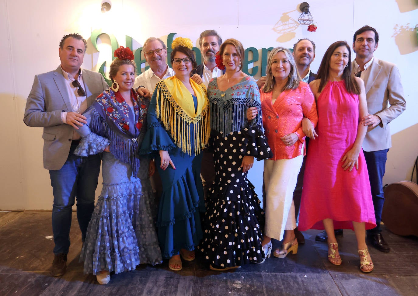 Las imágenes del ambiente en las casetas este lunes en la Feria de Córdoba (I)