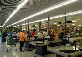 Mercadona busca más de 10 trabajadores en Córdoba para su campaña de verano: estos son los requisitos