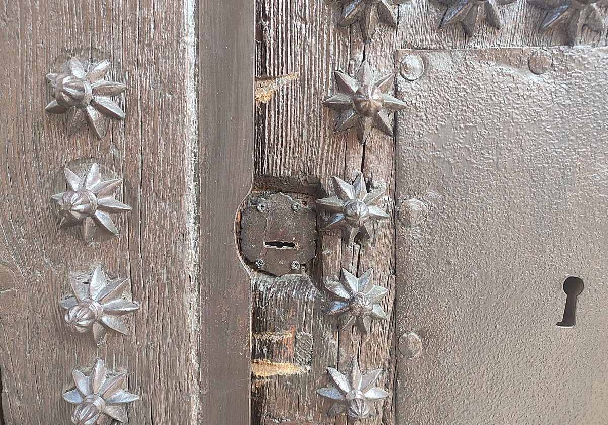 Arañazos en la puerta