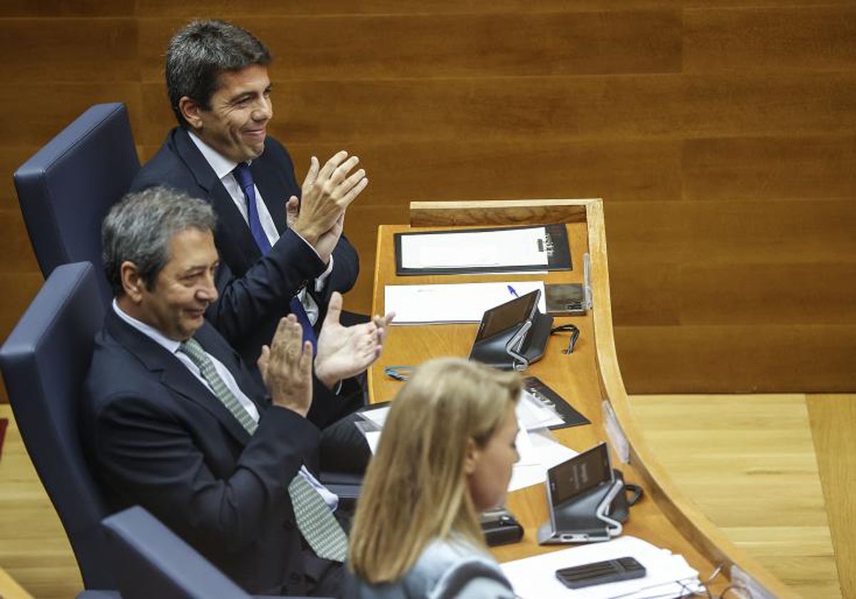 Imagen del presidente de la Generalitat, Carlos Mazón, y el vicepresidente primero, Vicente Barrera,