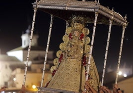 En imágenes, la procesión de la Virgen del Rocío por la aldea