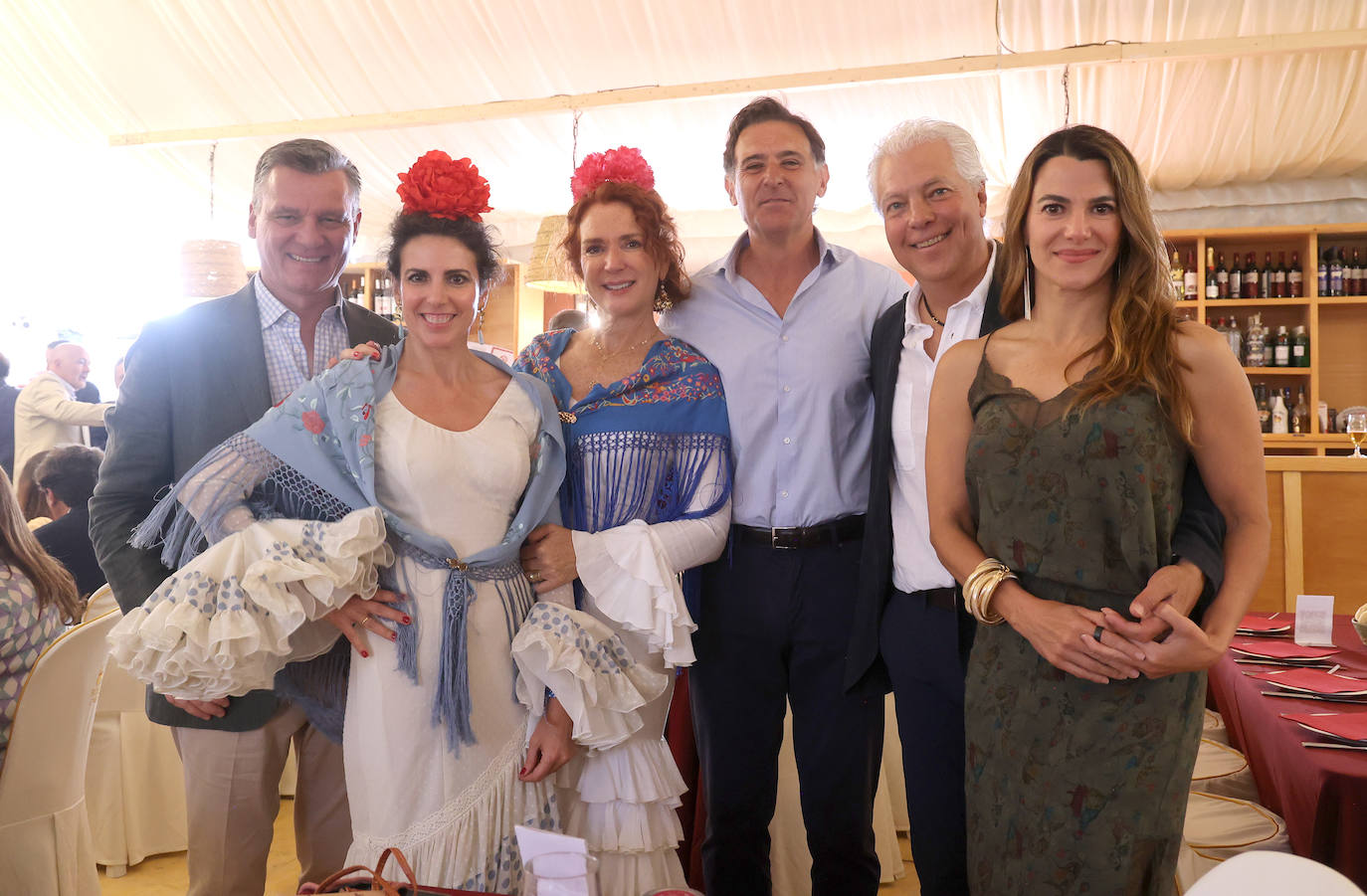 Las imágenes del ambiente en las casetas este lunes en la Feria de Córdoba (II)