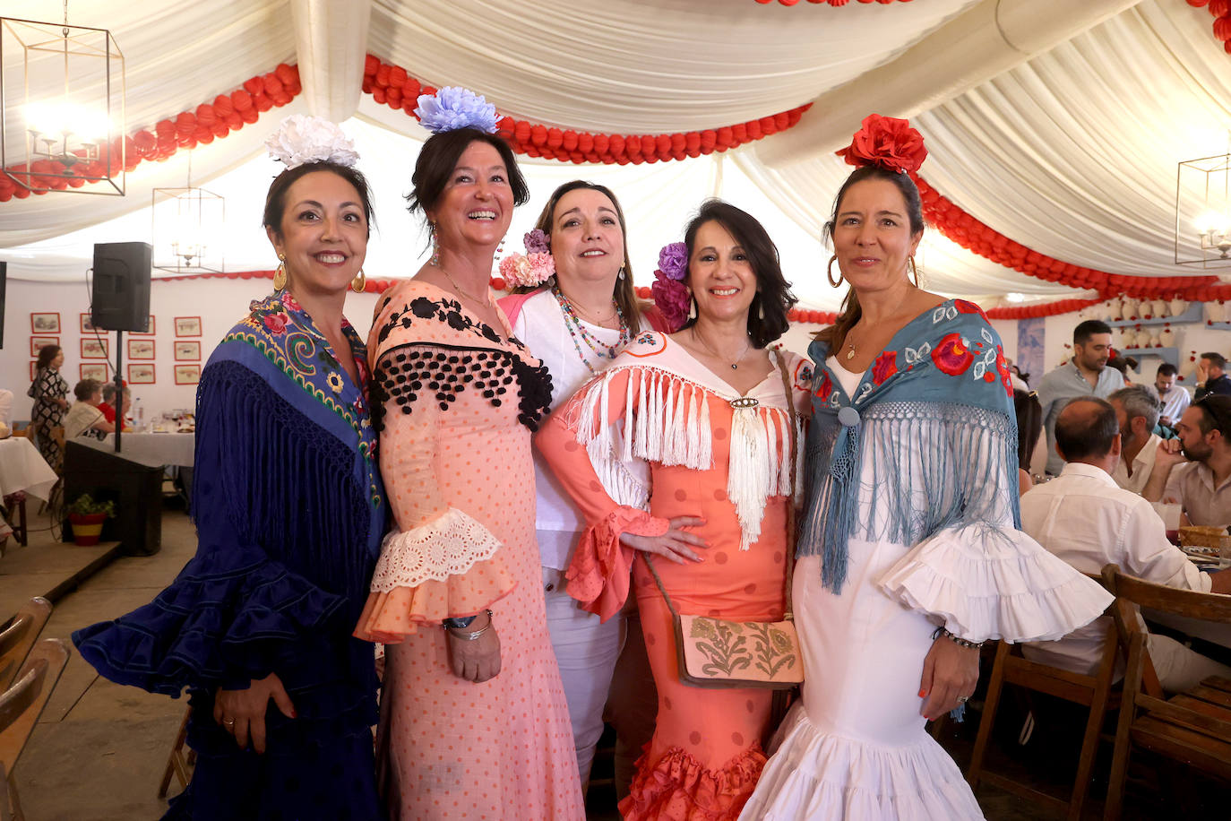 Las imágenes del ambiente en las casetas este lunes en la Feria de Córdoba (II)