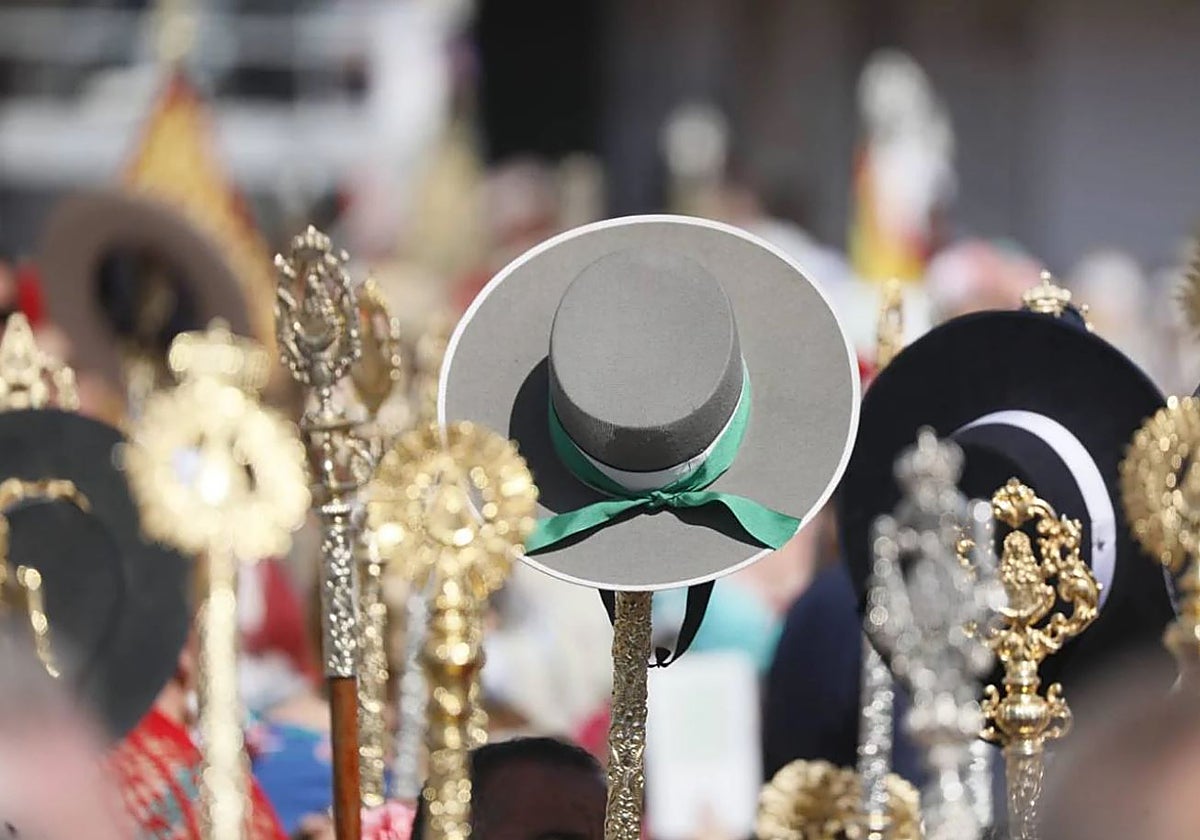 Misa pontifical durante la romería del Rocío de 2024