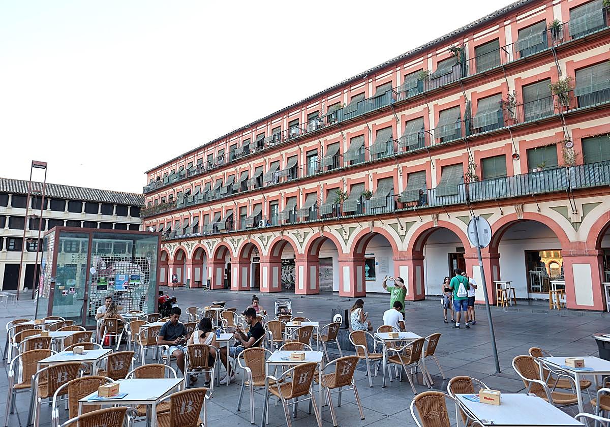 Veladores en la plaza de la Corredera