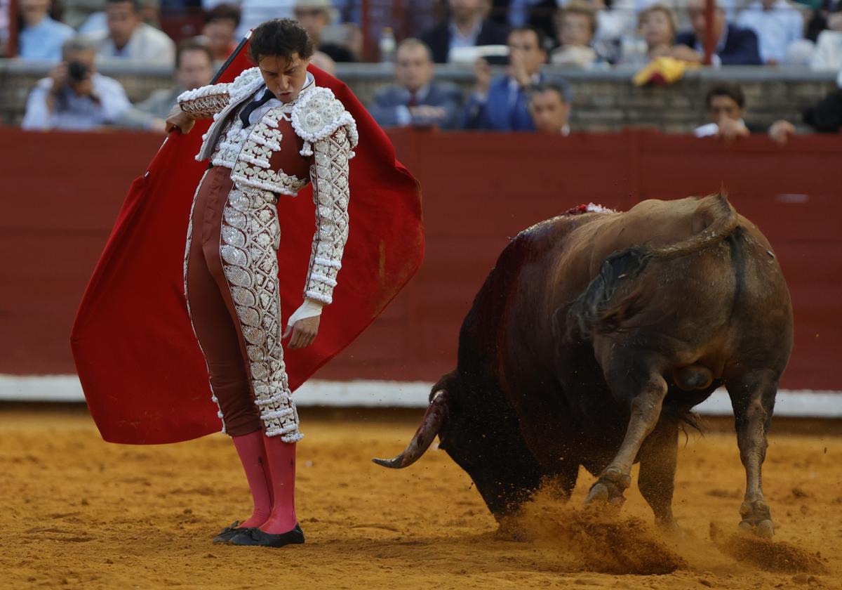 Roca Rey fue el triunfador de la Feria al cortar tres orejas el domingo