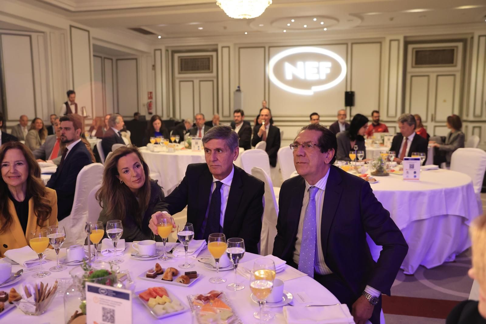 Teresa Jiménez-Becerril, adjunta primera al Defensor del Pueblo; Carmen Navarro, secretaria cuarta del Congreso de los Diputados; Pedro González-Trevijano, presidente del Tribunal Constitucional (2021-2023); y Enrique Arnaldo, magistrado del Tribunal Constitucional