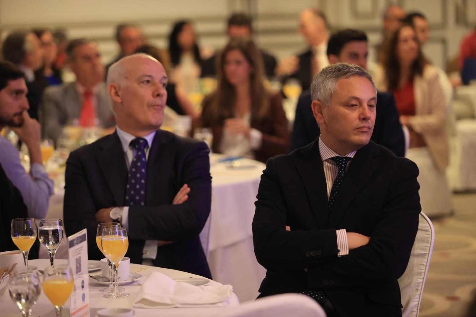 Narciso Michavila, presidente de GAD 3, y Alberto García Reyes, director de ABC de Sevilla