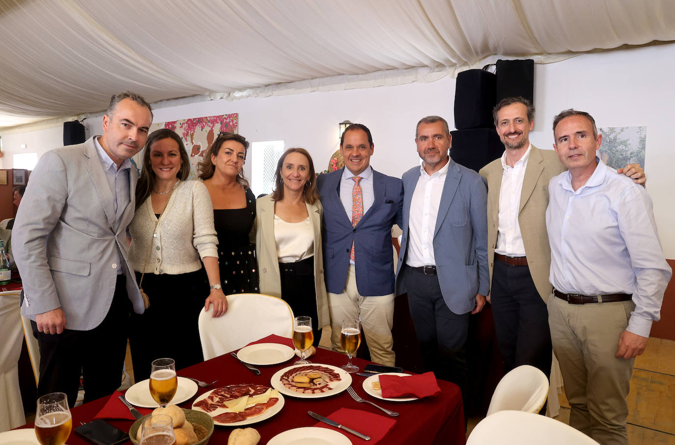 Las imágenes del ambiente en las casetas este martes en la Feria de Córdoba (I)