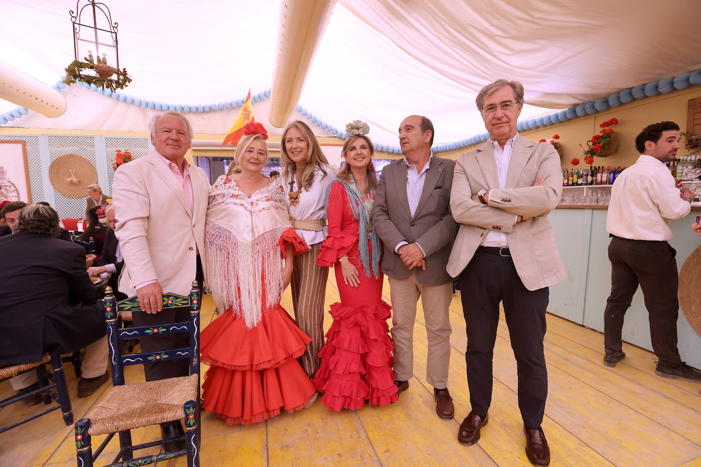 Las imágenes del ambiente en las casetas este martes en la Feria de Córdoba (I)