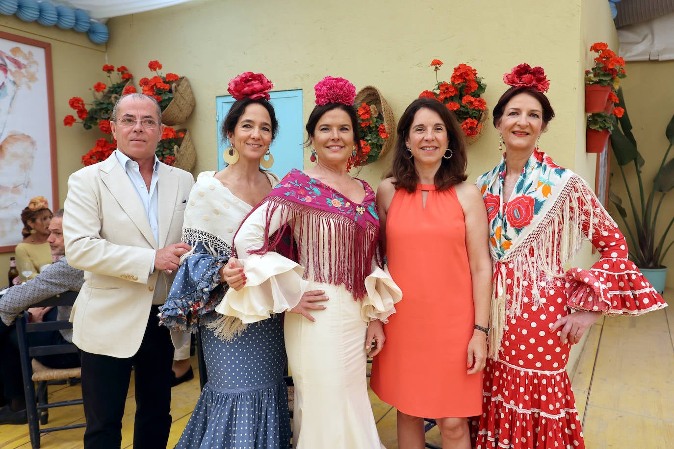 Las imágenes del ambiente en las casetas este martes en la Feria de Córdoba (I)
