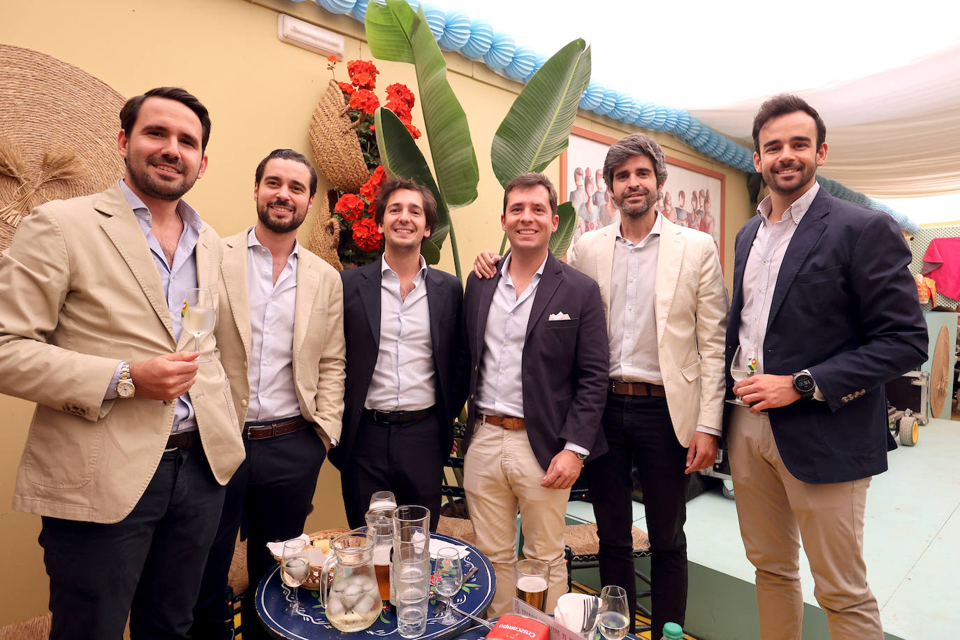 Las imágenes del ambiente en las casetas este martes en la Feria de Córdoba (I)