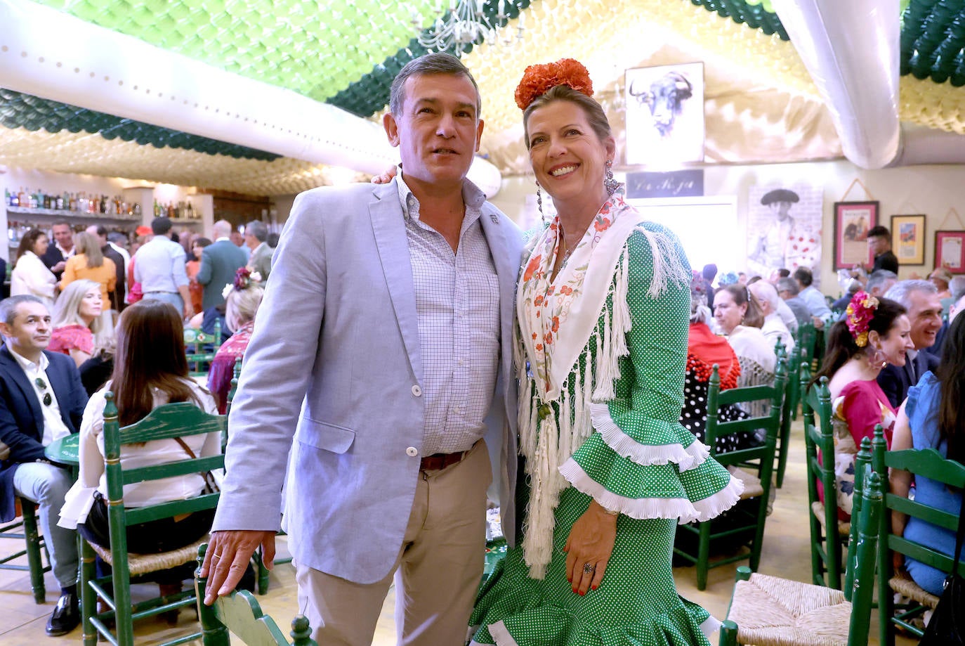 Las imágenes del ambiente en las casetas este martes en la Feria de Córdoba (I)