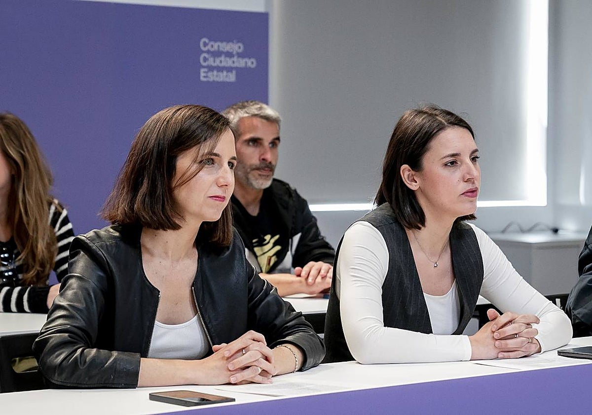 Ione Belarra e Irene Montero durante una reunión del Consejo Ciudadano Estatal de Podemos