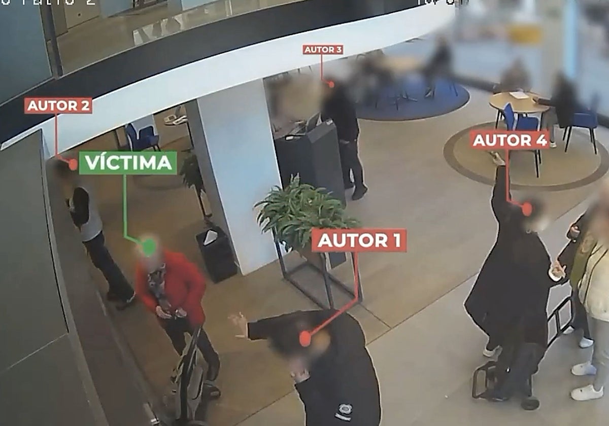 Las cámaras de seguridad de las entidades bancarias captaron a los sospechosos distrayendo a sus víctimas