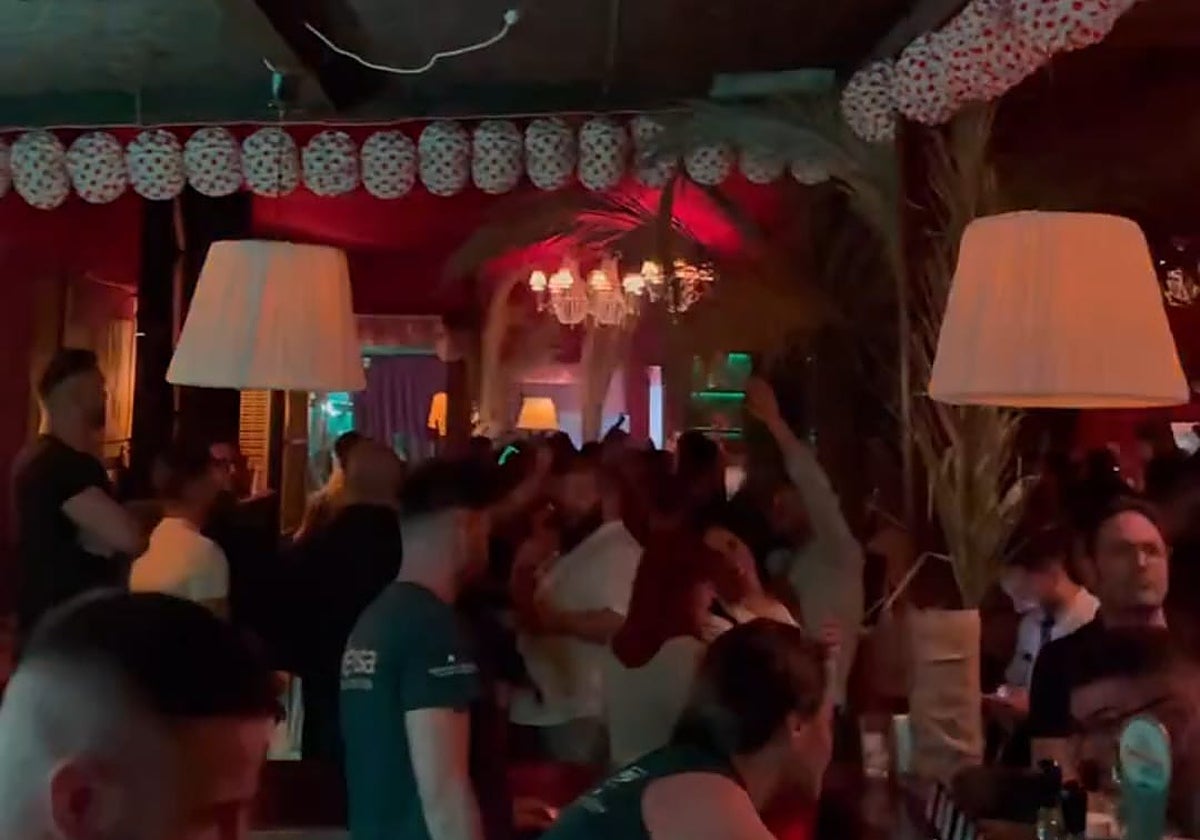 Interior de la caseta de la Prensa en la noche de la inauguración